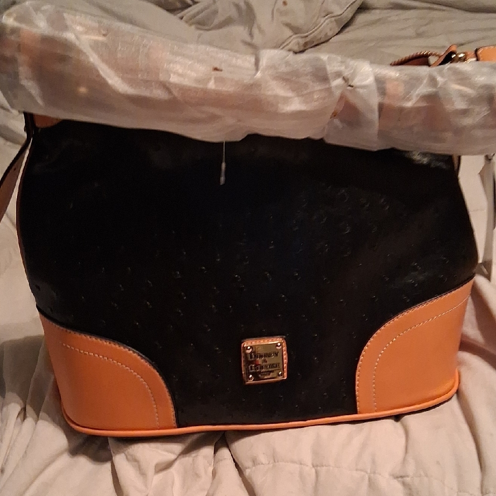 TODAY ONLY Dooney & Bourke Black and Tan Shoulder Bag Nwt Clearence from $395
